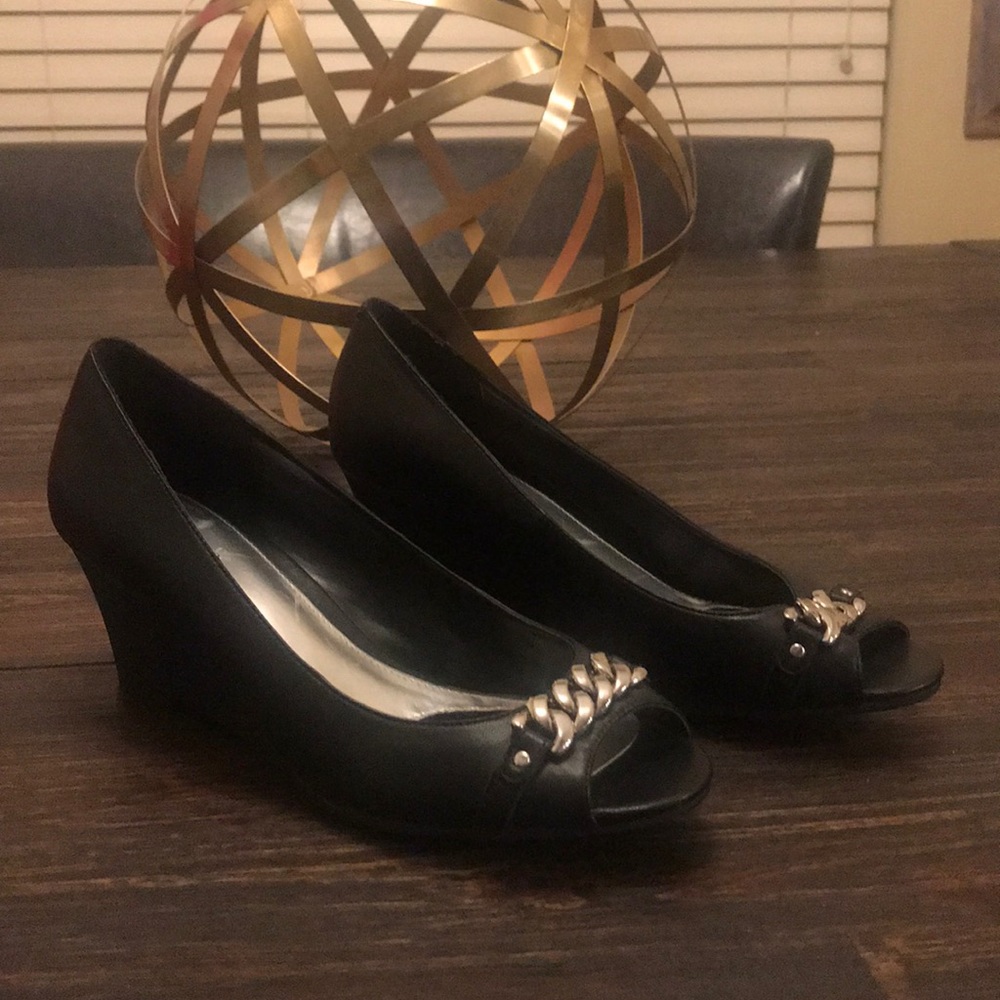 Chaps open-toe, black wedge pumps size 9.5